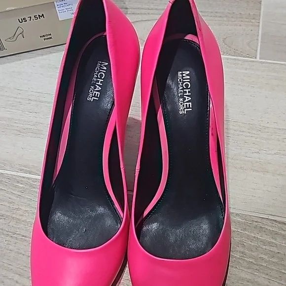 Michael Kors Neon Pink Pumps - Picture 4 of 4
